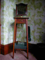 Shaving Mirror.JPG (19278 bytes)